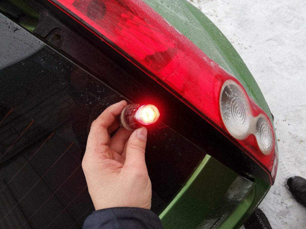 Замена ламп стоп сигнала Dodge RAM Van | Додж РАМ Ван 