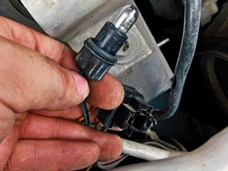 Замена ламп габаритов Dodge Stealth   Замена ламп габаритов Dodge Stealth