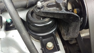 Замена опоры двигателя Dodge Caliber  в Жуковском