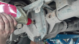 Замена масла в редукторе заднего моста Dodge Stealth   Замена масла в редукторе заднего моста Dodge Stealth